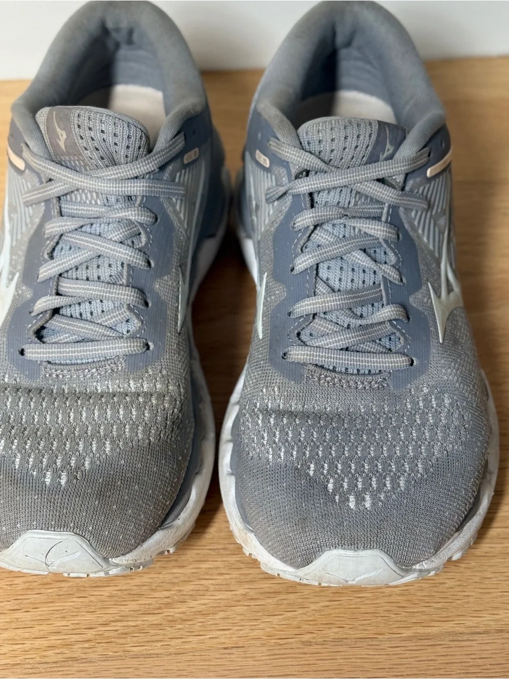 Mizuno Wave Horizon 5 Women’s Running Shoes – Gray/Silver – Size 7.5